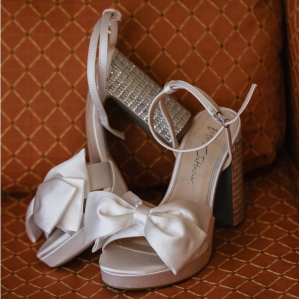 Betsey Johnson Maddy Ivory Bow Platform Evening Sandals Wedding Shoe